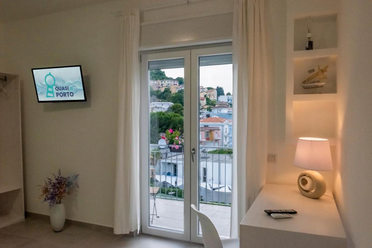 Bed and Breakfast Quasi In Porto Агрополи Экстерьер фото